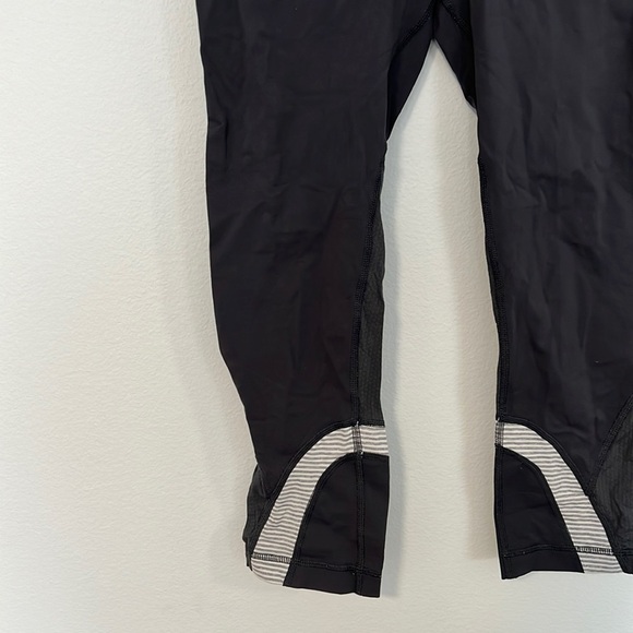 Lululemon vintage run inspire crop leggings with gray and white stripe details - Picture 5 of 8